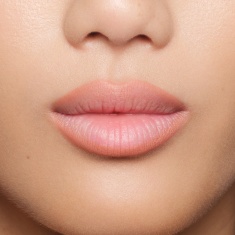 NL Beauty TOO NUDE TO BE TRUE Молив за устни 03 PASSION 1,5 g