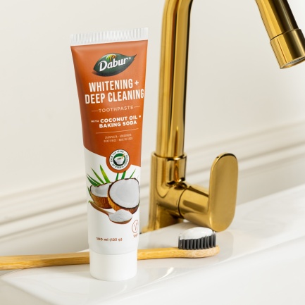 Dabur Whitening + Deep Cleaning Избелваща натурална паста за зъби 100 ml